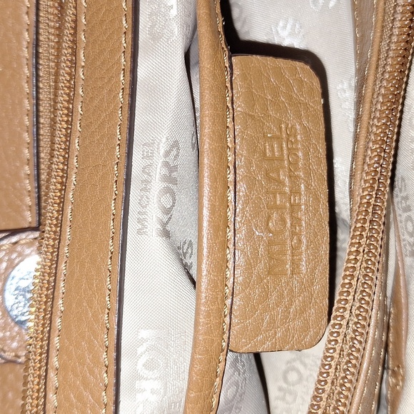 Michael Kors Brown Gold Tote with Luxurious Leather and Structured Design - Picture 11 of 11